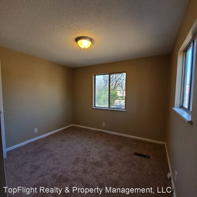 Building Photo - 4 br, 1 bath House - 108 Airport Rd.