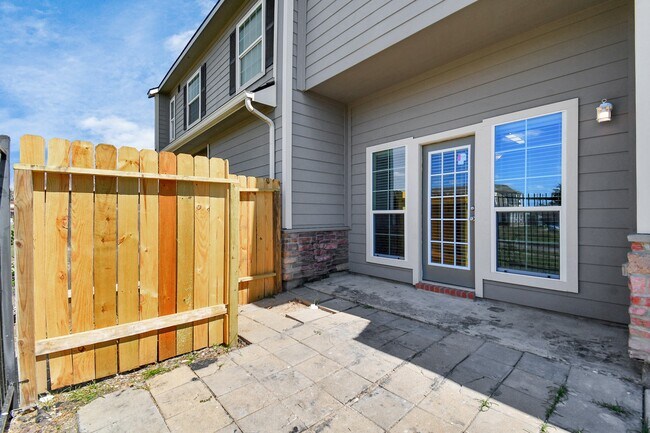 Building Photo - 2318 Bermuda Palms Dr