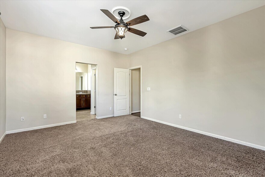 Building Photo - 165 W Questa Trl