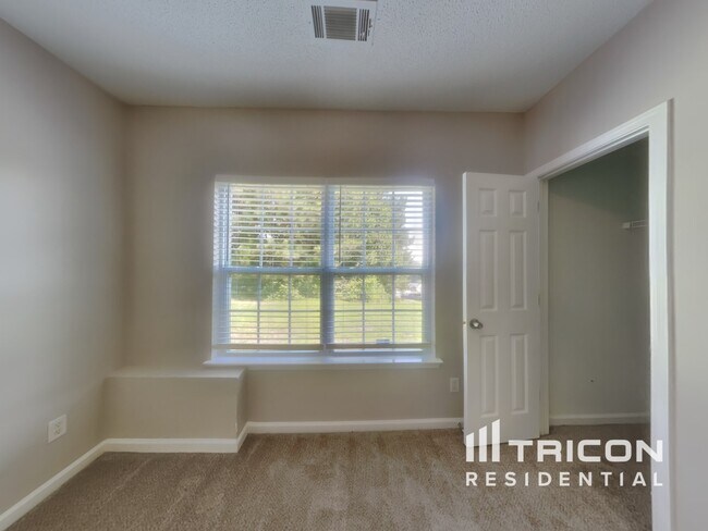 Building Photo - 5419 Village Ridge