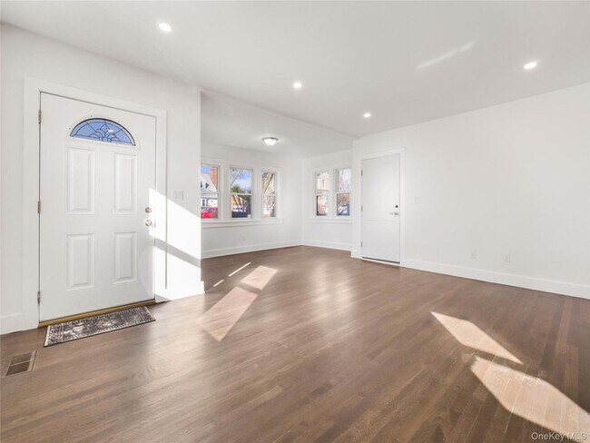 Building Photo - 27 Fremont St