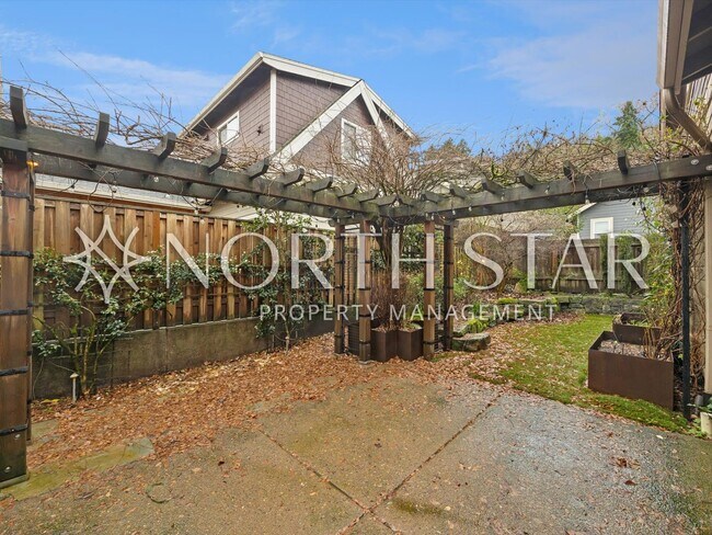 Building Photo - Exceptional Custom Home with Fully Appointed ADU in Prime John’s Landing Location