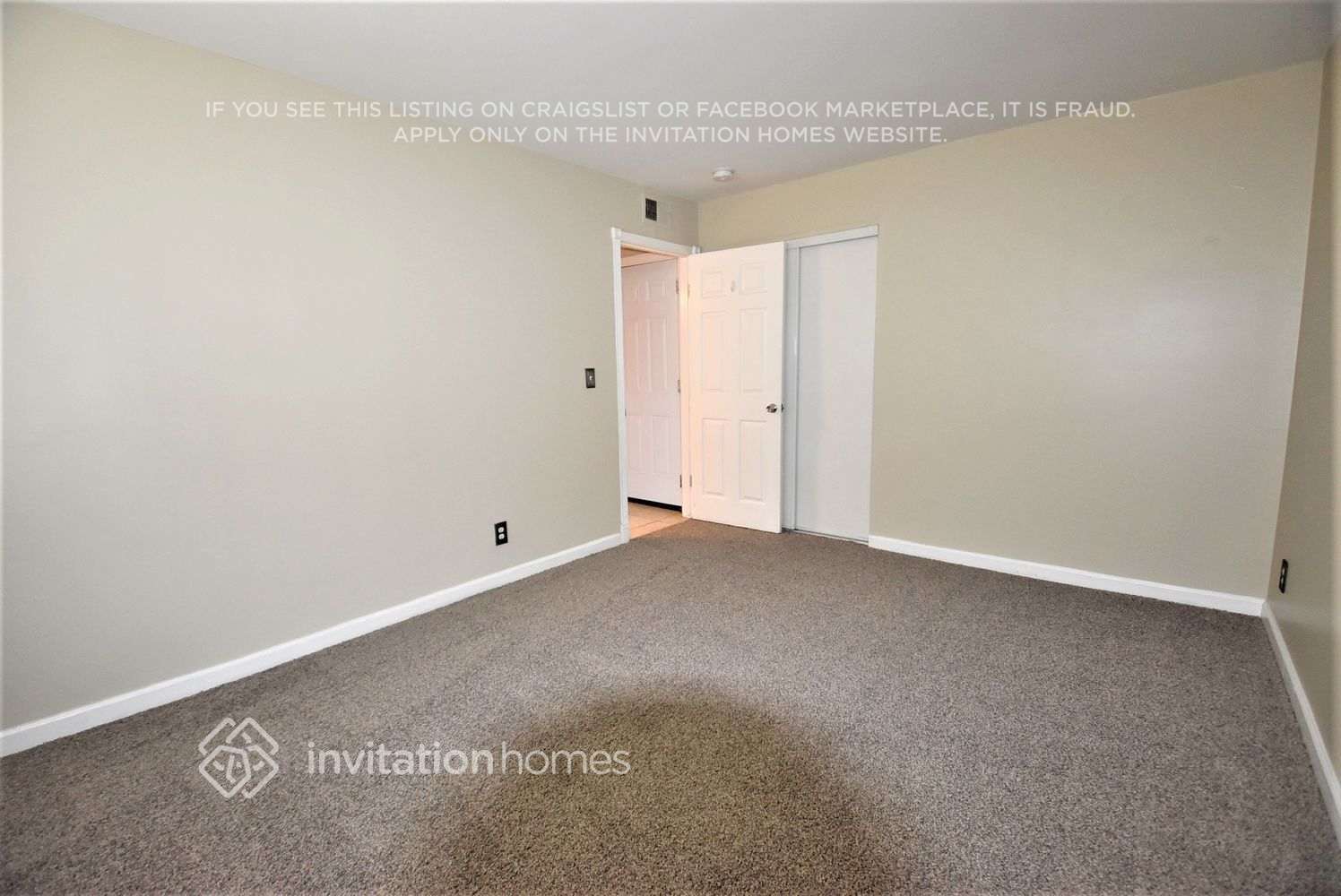 Building Photo - 835 E Claude St