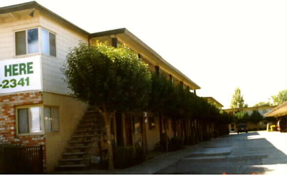 Building Photo - El Preda Apartments
