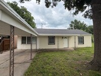 Building Photo - 3 Bedroom 1 Bath Home For Rent