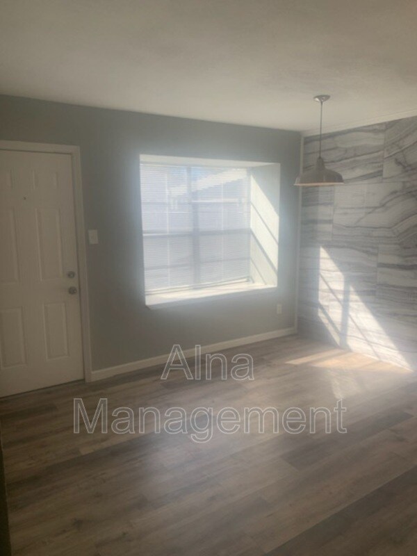 Building Photo - 80 E Mountain Creek Dr