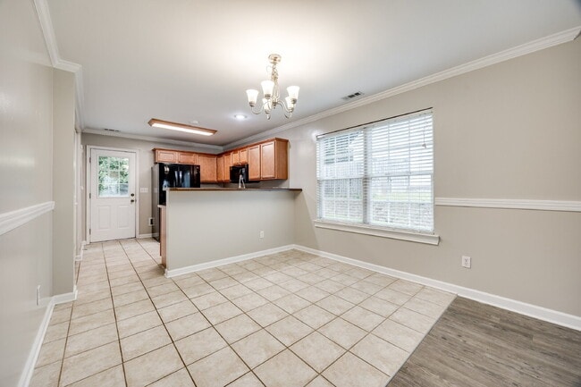 Building Photo - "Charming 2-Bed, 2-Bath Retreat in Fort Mill - 1,100 Sq Ft of Comfort!"