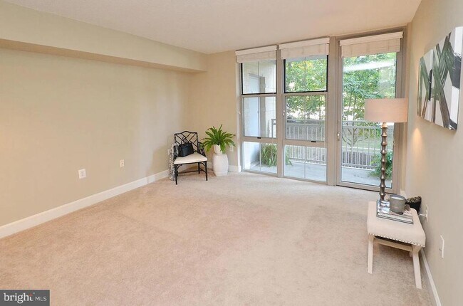 Building Photo - 11800 Sunset Hills Rd