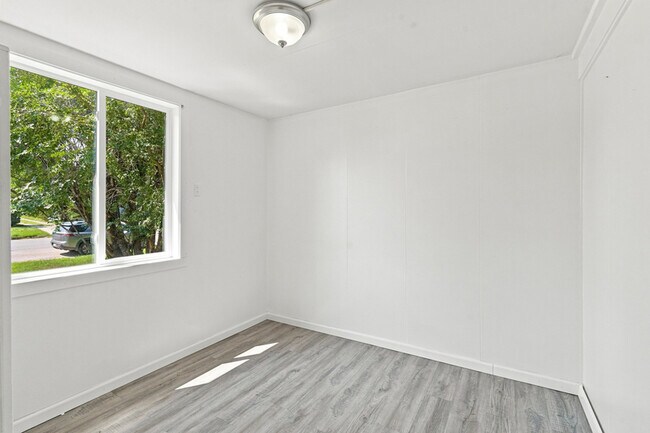 Building Photo - 904 Willsie Ave