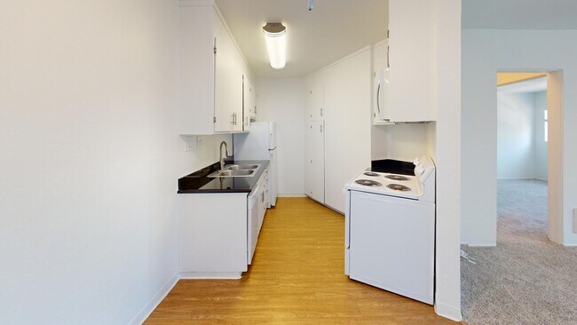 Building Photo - 1829 Lincoln Ave