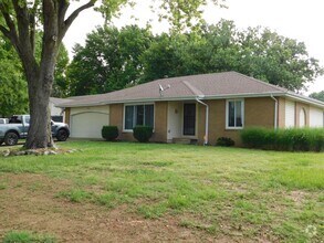 Building Photo - Large South Side Duplex