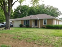Building Photo - Large South Side Duplex