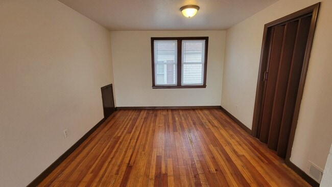 Building Photo - 1168 1/2 Shawano Ave