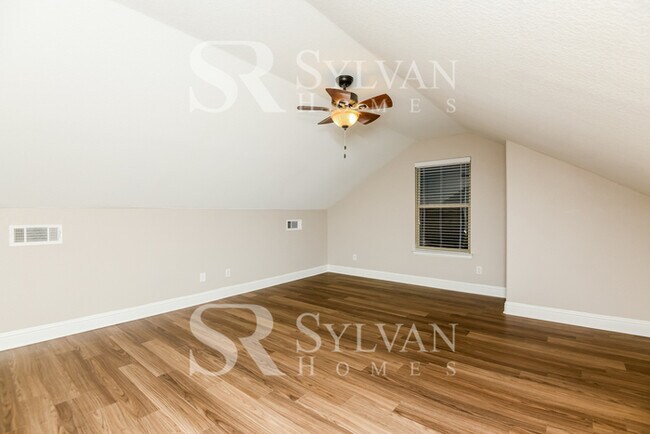 Building Photo - Prepare to be impressed by this 4bedroom, 2.5 bathroom home