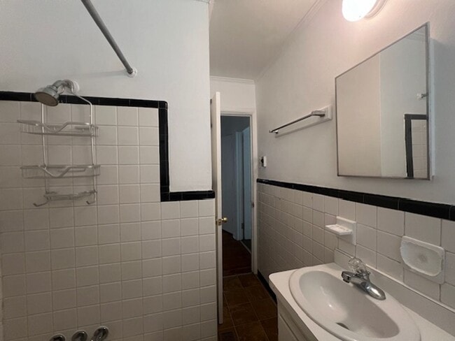 Building Photo - 5519 Higgins ~ Bonnie Doone