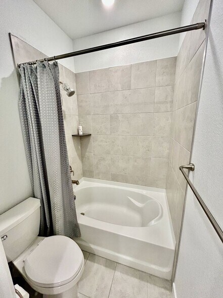 Building Photo - 821 Wildrose Pl