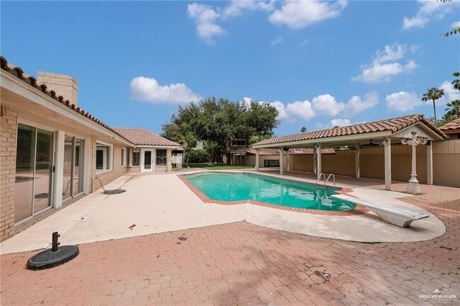 Building Photo - 9812 Las-Palmas Dr