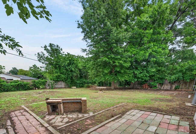 Building Photo - 3208 N Roff Ave