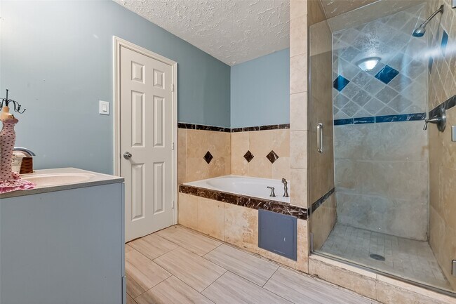 Building Photo - 17010 Bentana Ct