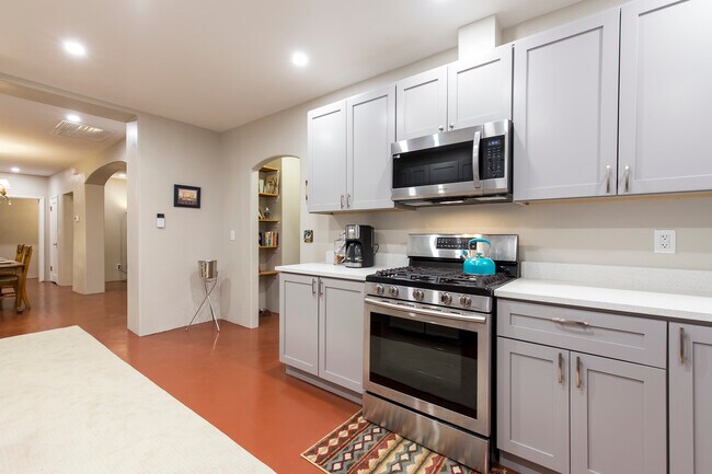 Building Photo - 3816 E Lee St