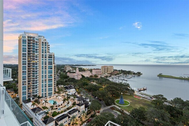 Building Photo - 176 4th Ave NE