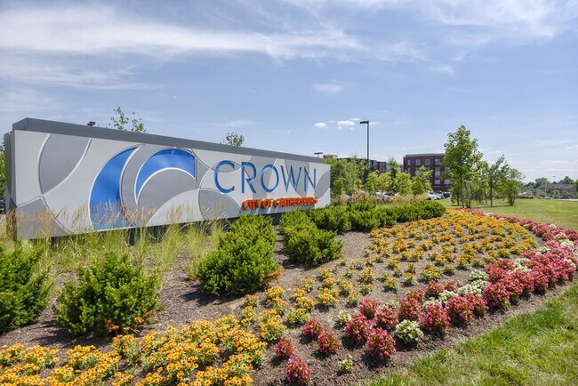 Building Photo - Top-Floor 3BD/3BA seconds to Downtown Crown!