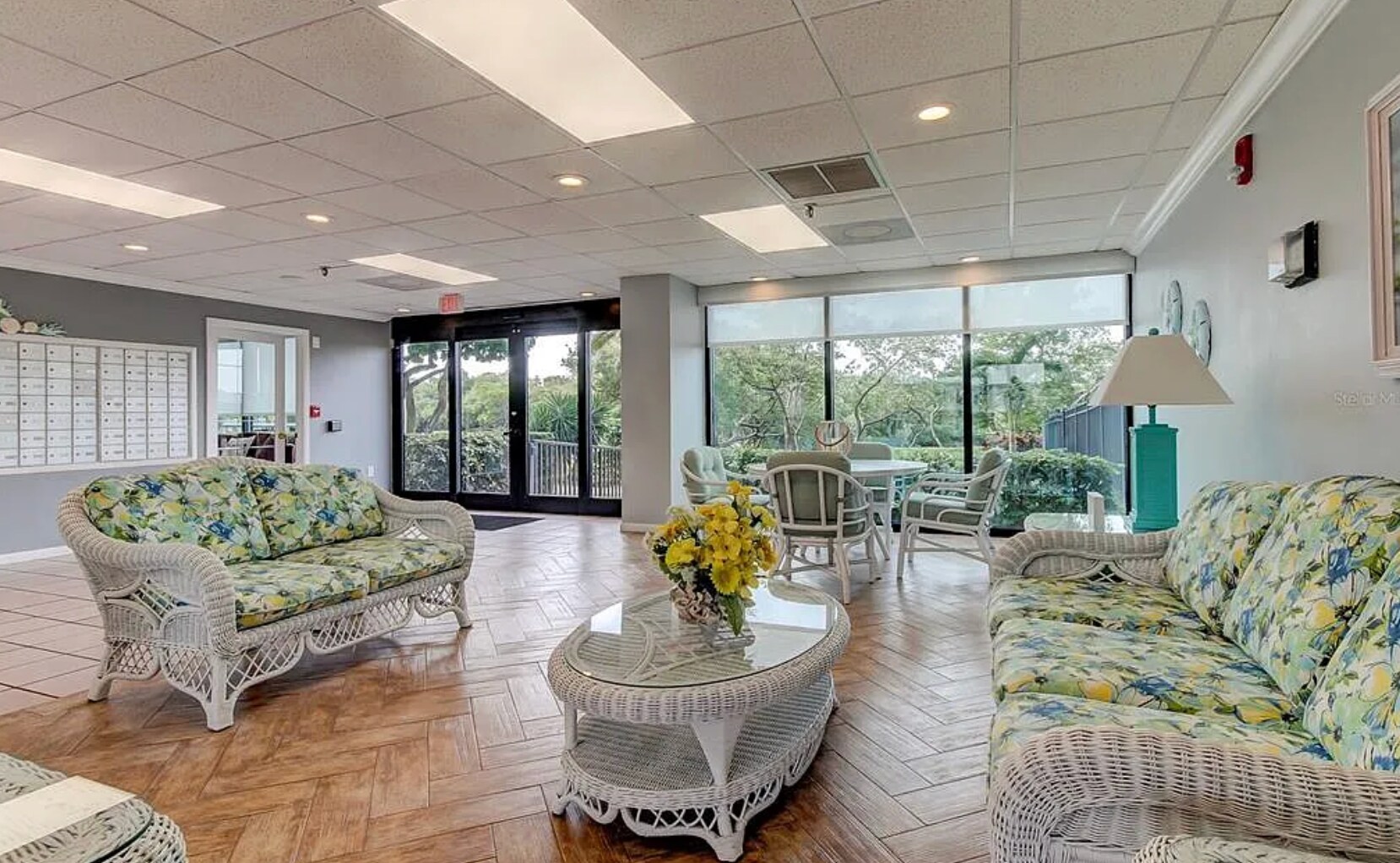 Lobby - 7050 Sunset Dr S