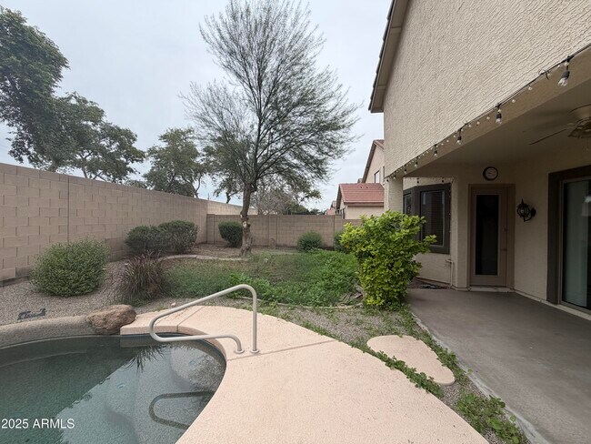 Building Photo - 8774 W Lane Ave