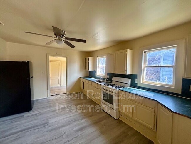 Building Photo - 2621 Trichel St