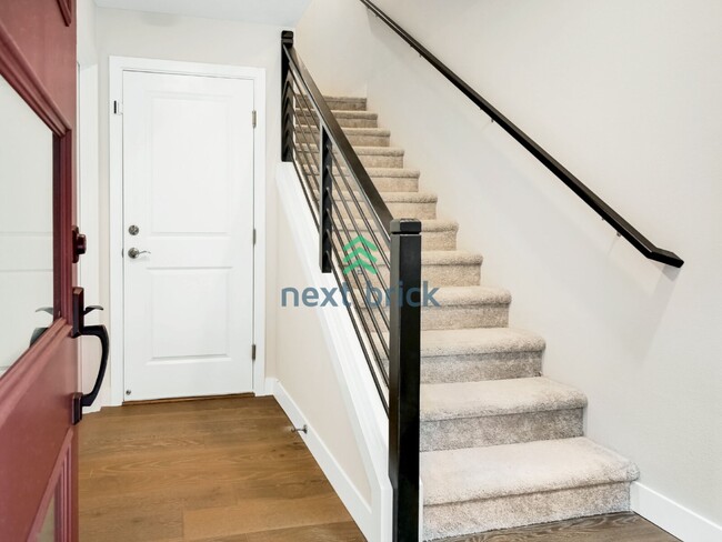 Building Photo - Welcome to this beautiful 4-bedroom, 3.5-bathroom for Rent!
