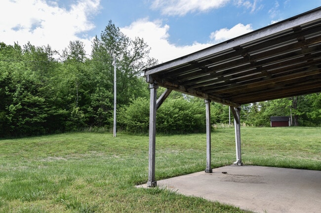 Building Photo - Three Bedroom in Sango!