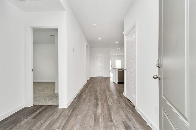 Building Photo - 8519 Swenson Ln