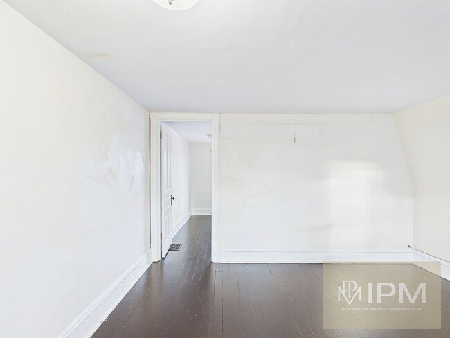 Building Photo - RENT SPECIAL! 1/2 FIRST MONTHS RENT IF DEPOSIT PLACED BY 3/31!