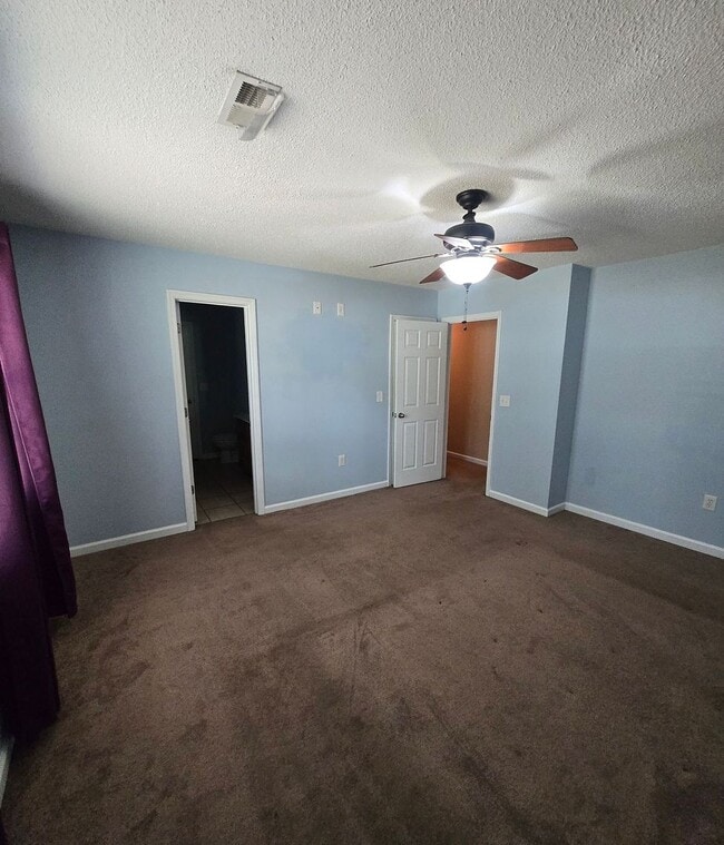 Building Photo - 213 Rosemary Ln