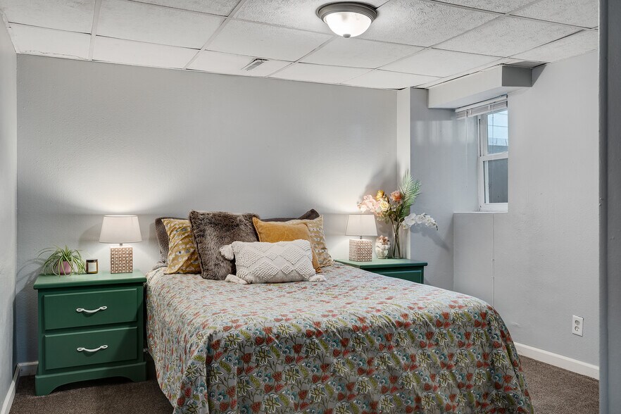 Building Photo - 2015 Wood St