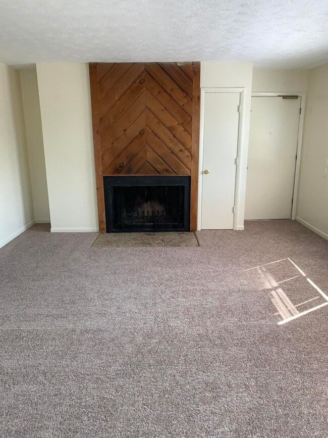 Building Photo - 460 Lenney Dr