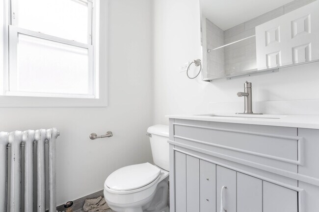 Building Photo - 5214 N Damen Ave