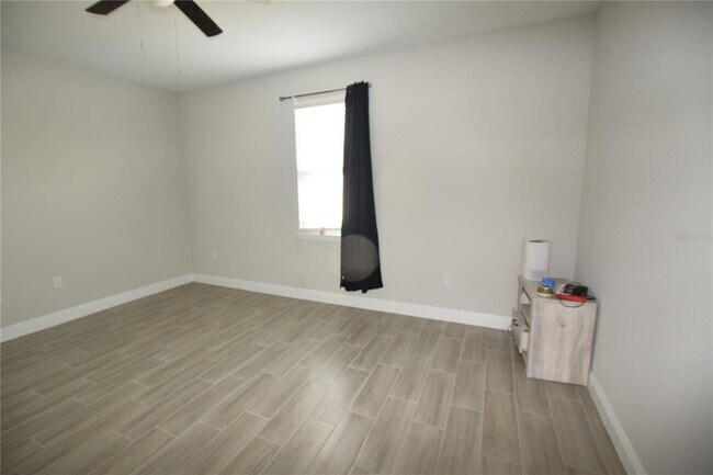 Building Photo - 642 Desmoines Ct