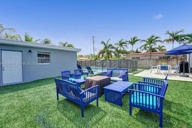 Building Photo - 1124 NE 6th St