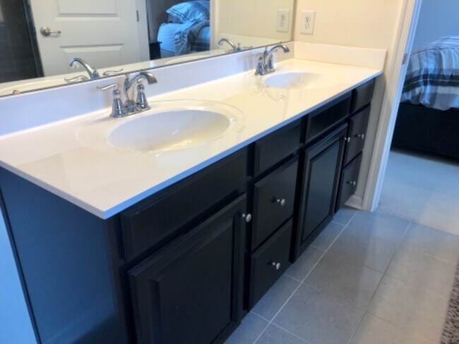 Building Photo - 39 Wallace Rd