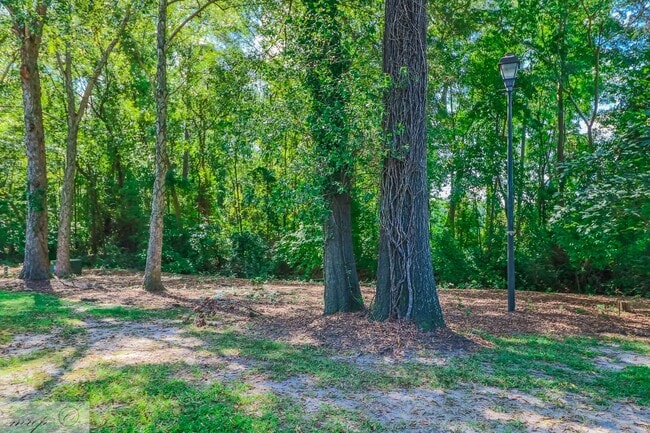 Building Photo - Spacious & Renovated Townhouse in Willow Run * Goldsboro