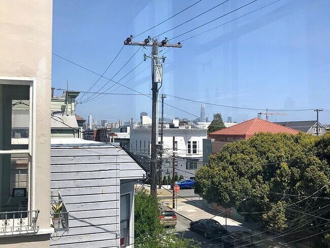 Building Photo - "Charming 2-Bed, 2-Bath Sanctuary in the Heart of San Francisco!"