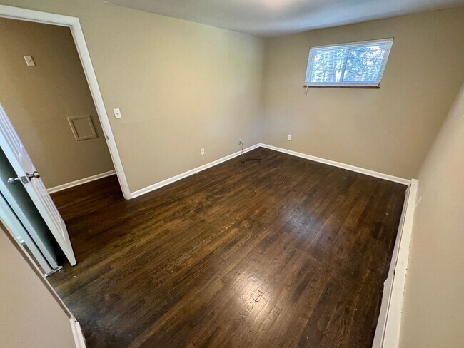 Building Photo - 3 Bedroom ~ Clintonville