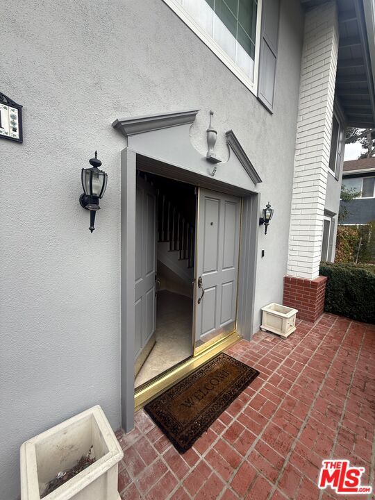 Building Photo - 8031 Melba Ave