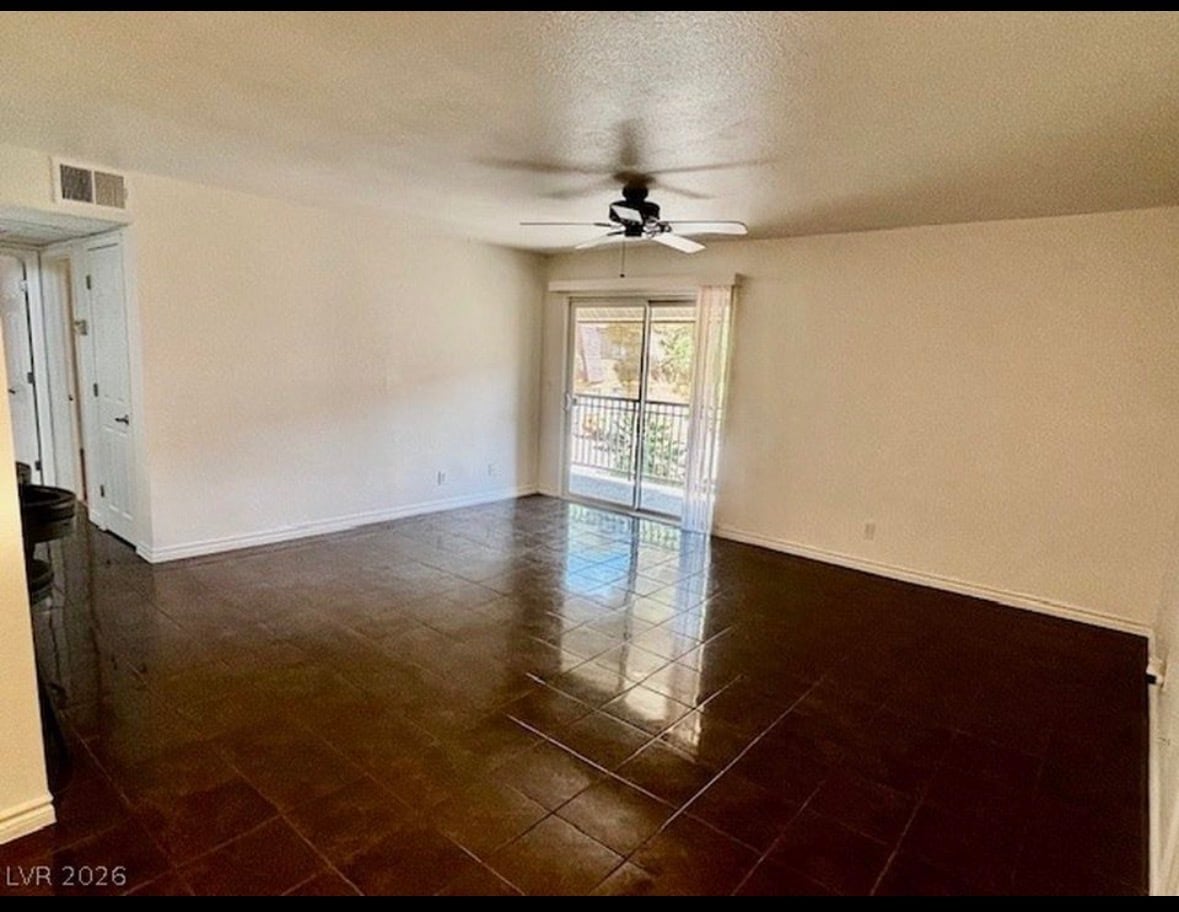 Building Photo - 5044 River Glen Dr