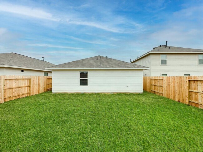 Building Photo - 1480 Las Cuevas Dr
