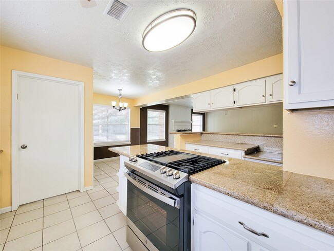 Building Photo - 16614 Cairnway Dr