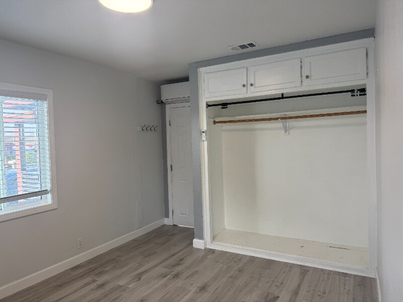 Building Photo - 1920 1/2 W 4th St