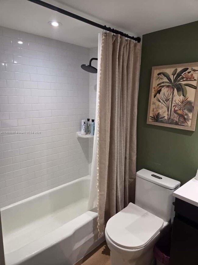 Building Photo - 10824 N Kendall Dr