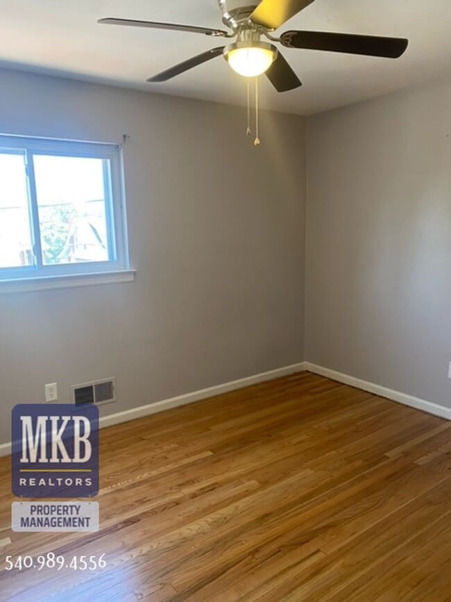 Building Photo - 1817 Bluemont Ave SW